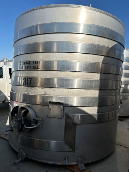 3,500 gallon stainless steel storage tank
